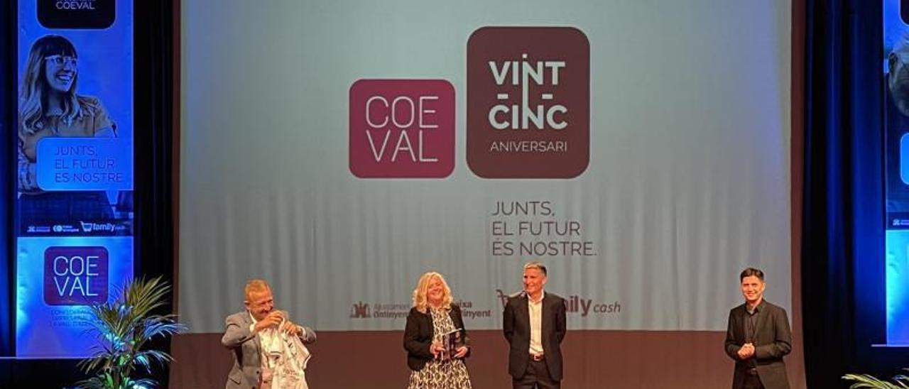 Acto del 25 aniversario de Coeval, celebrado ayer en la Sala Gomis de Ontinyent. | COEVAL