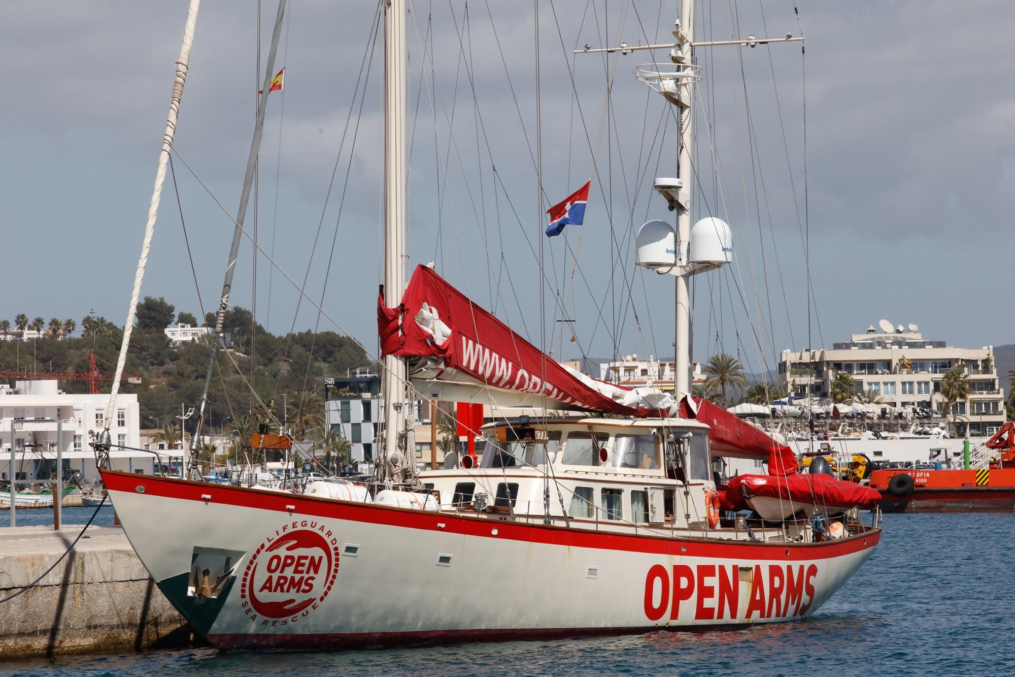 Puertas abiertas del Open Arms en el puerto de Ibiza