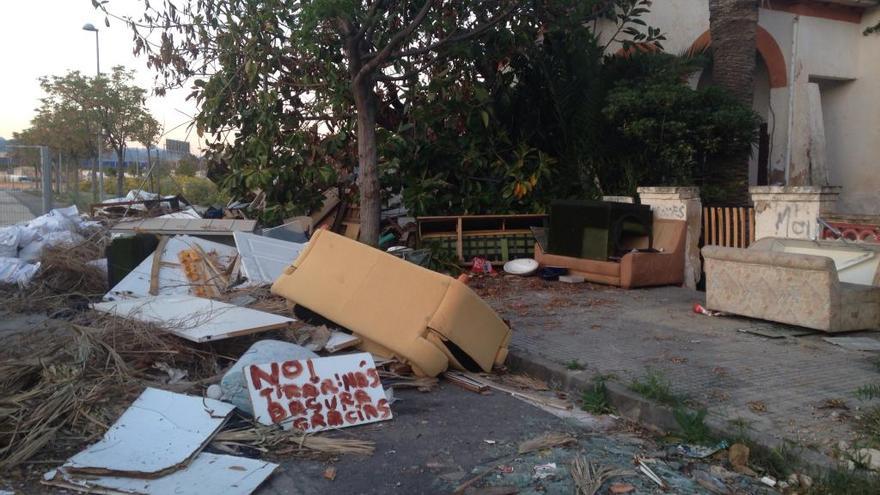 Los vecinos piden que no tire más basura