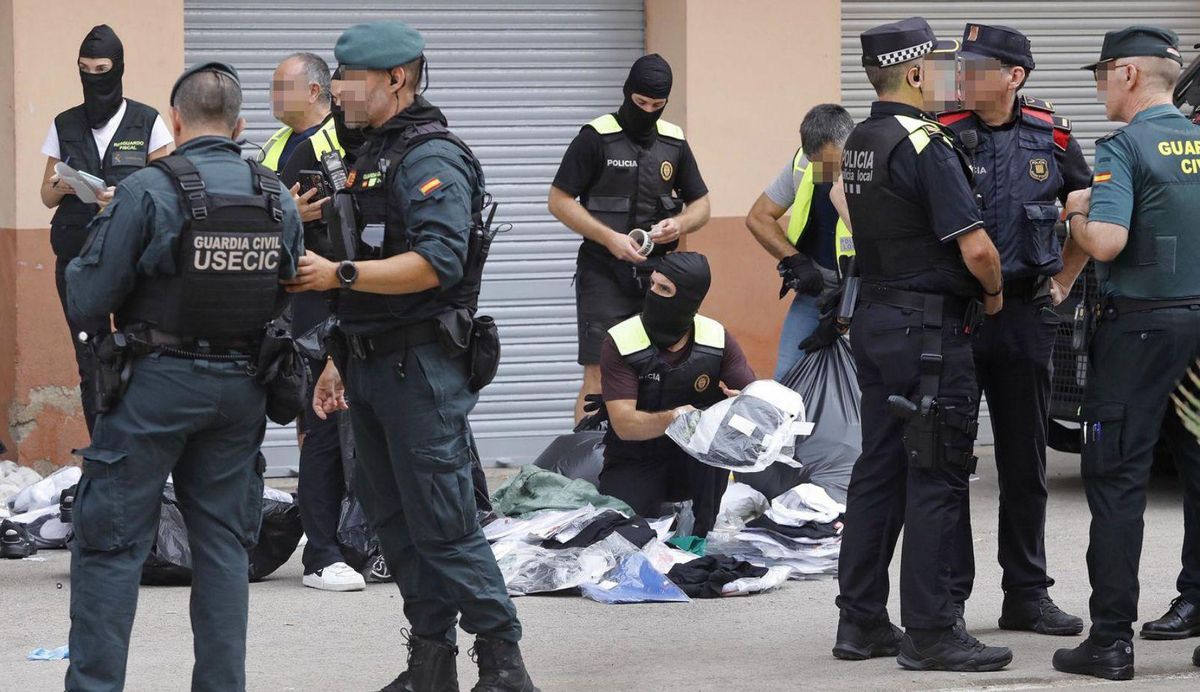 Decomissats a Roses més de 20.000 productes del ‘top manta’