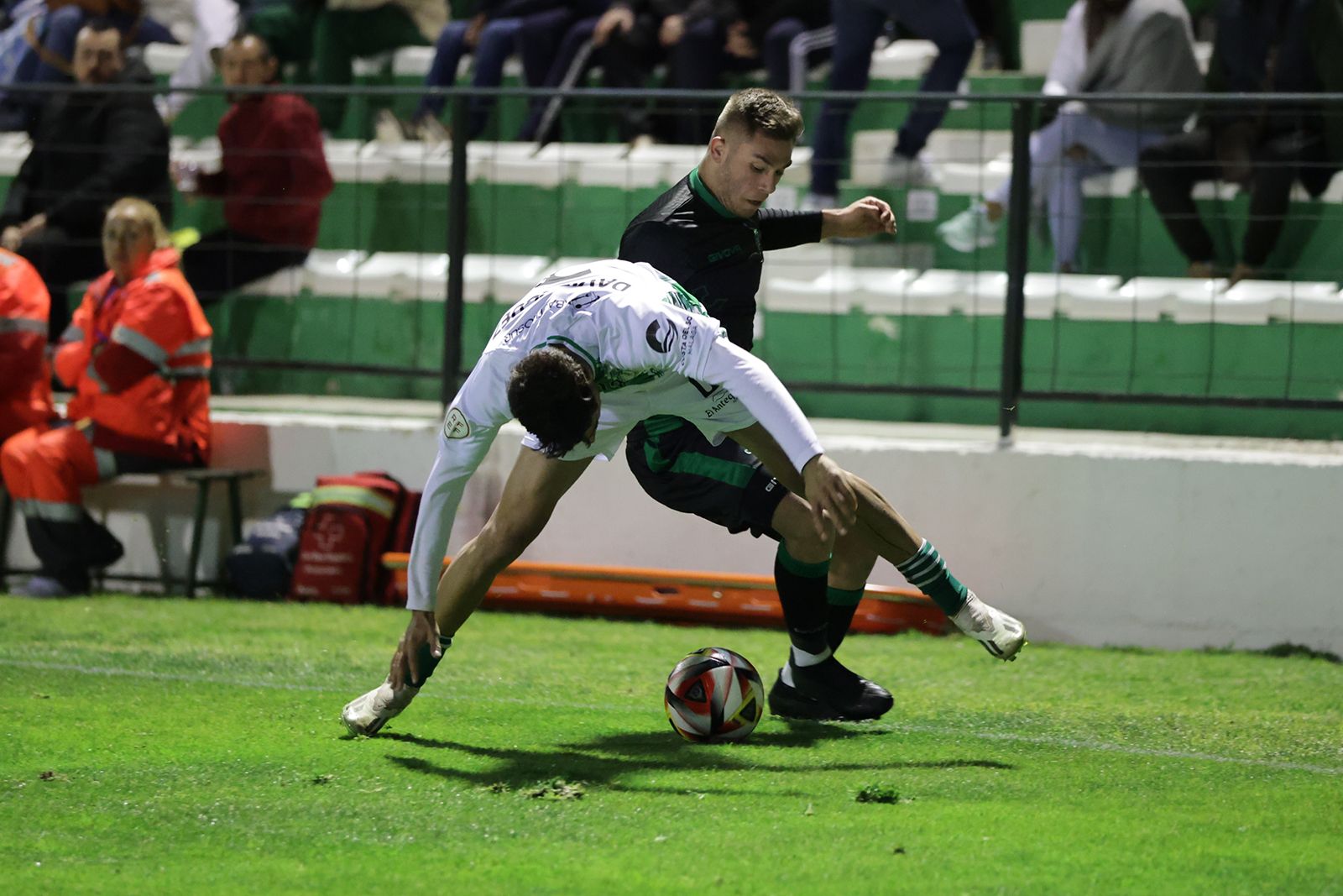 Antequera-Córdoba CF: las imágenes del partido en El Maulí