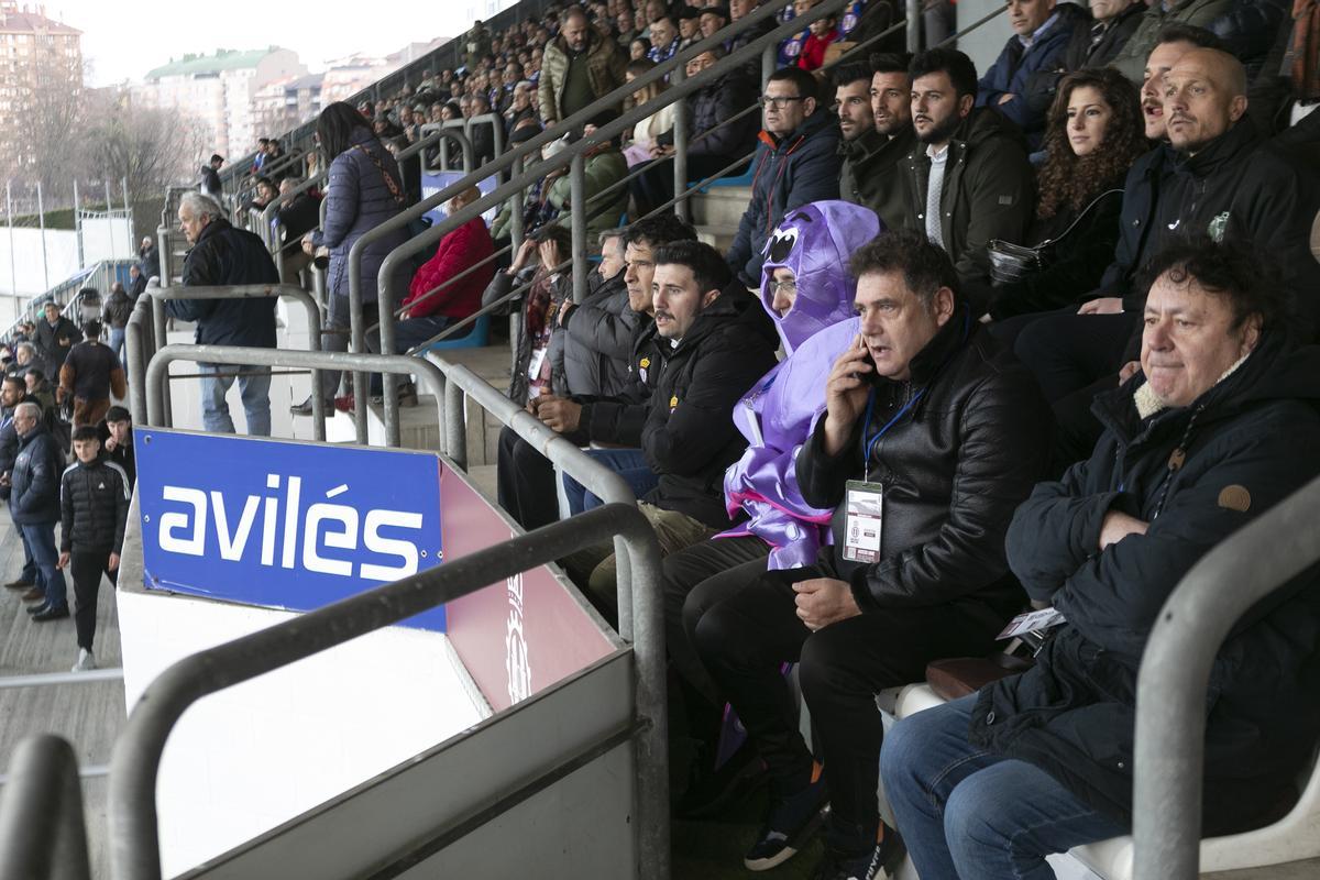 Así estaba el Suárez Puerta para recibir al Arenteiro: disfraces y miles de aficionados entregados