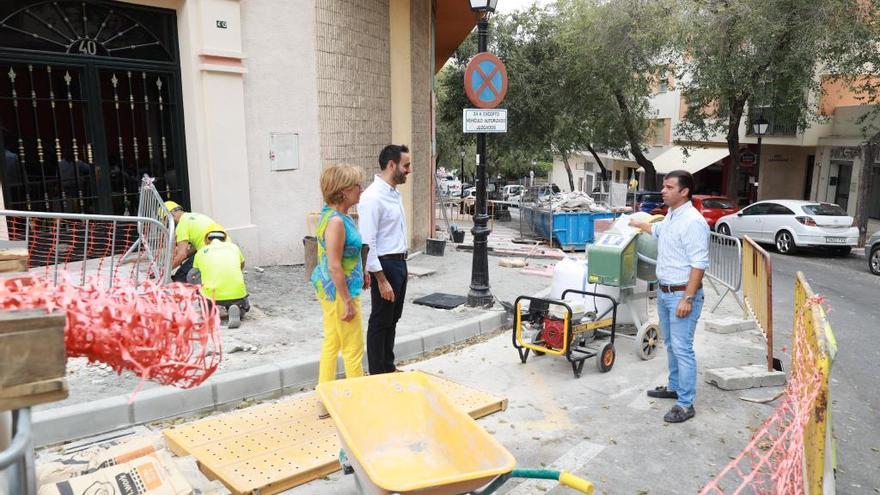 El concejal Diego López, ayer, durante su visita a las obras.