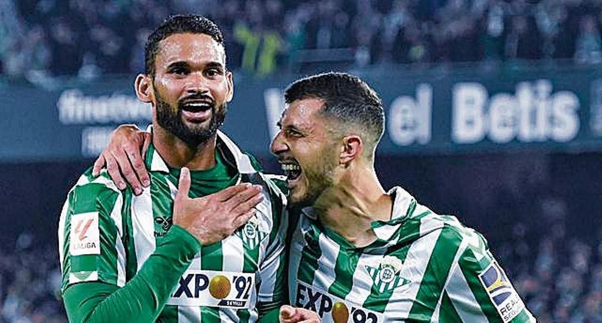 Willian José festeja su tanto a la UD Las Palmas, en el Benito Villamarín.