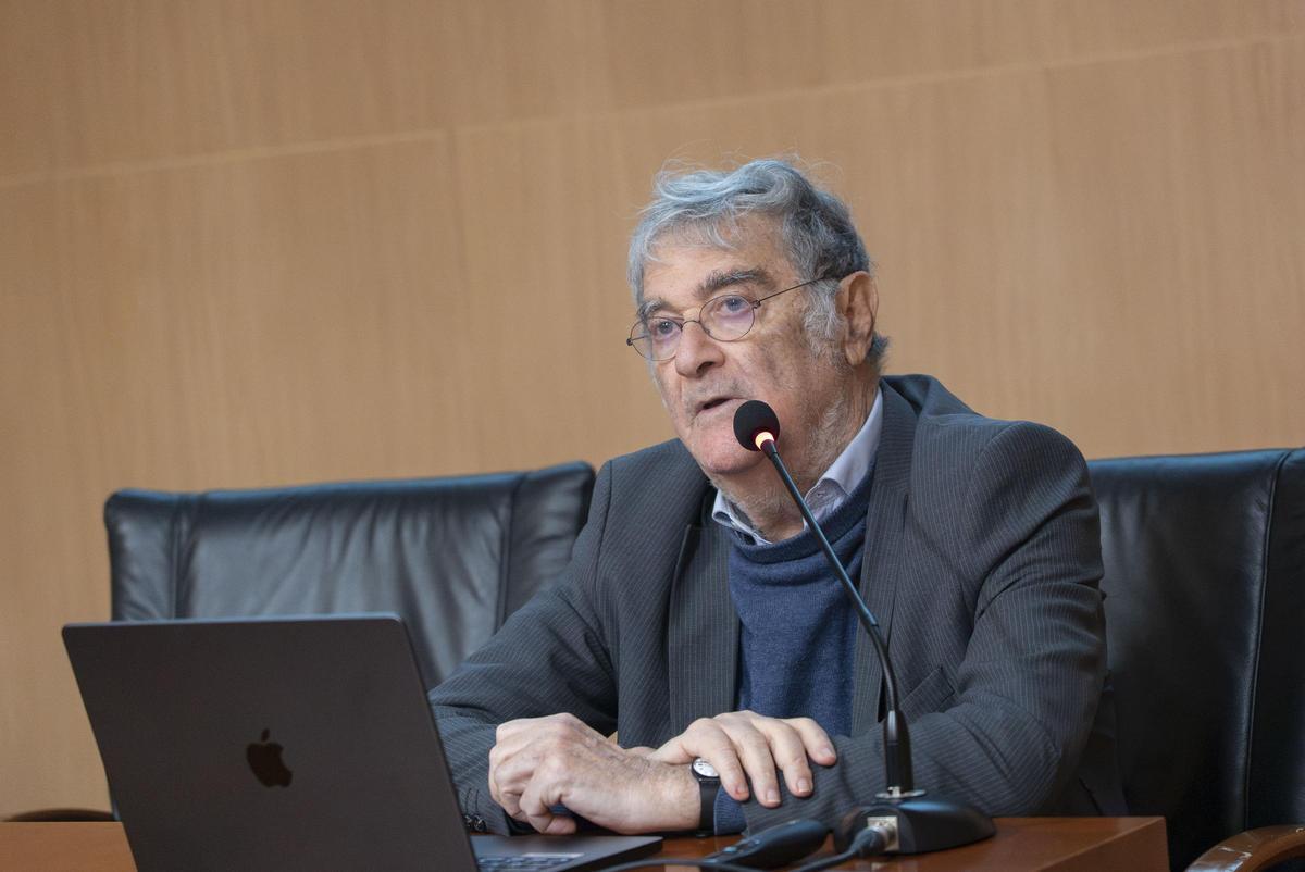Serge Haroche, premio Nobel de Física en 2012, imparte una conferencia en el IAC.