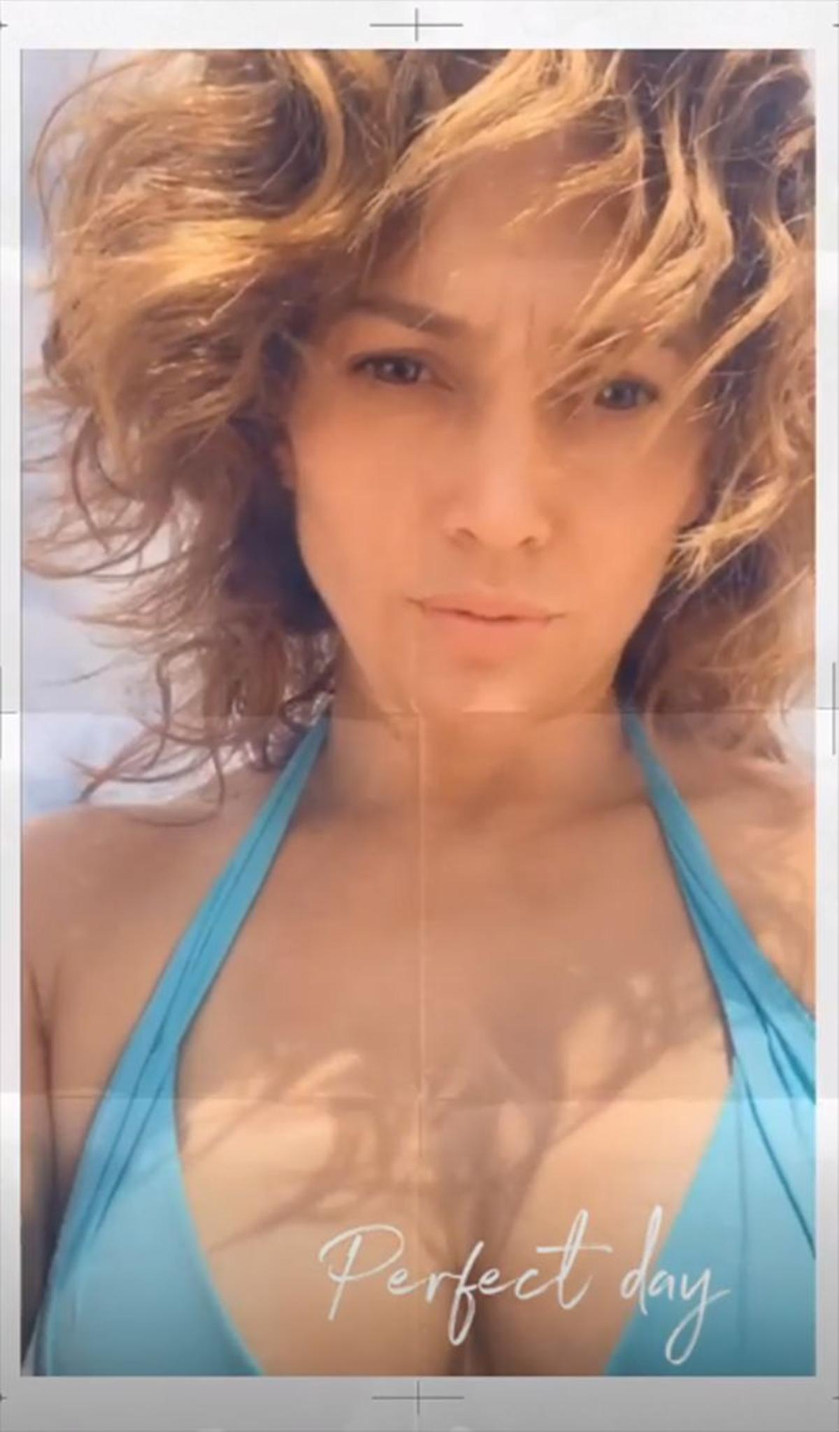 Jennifer Lopez a cara lavada en la playa