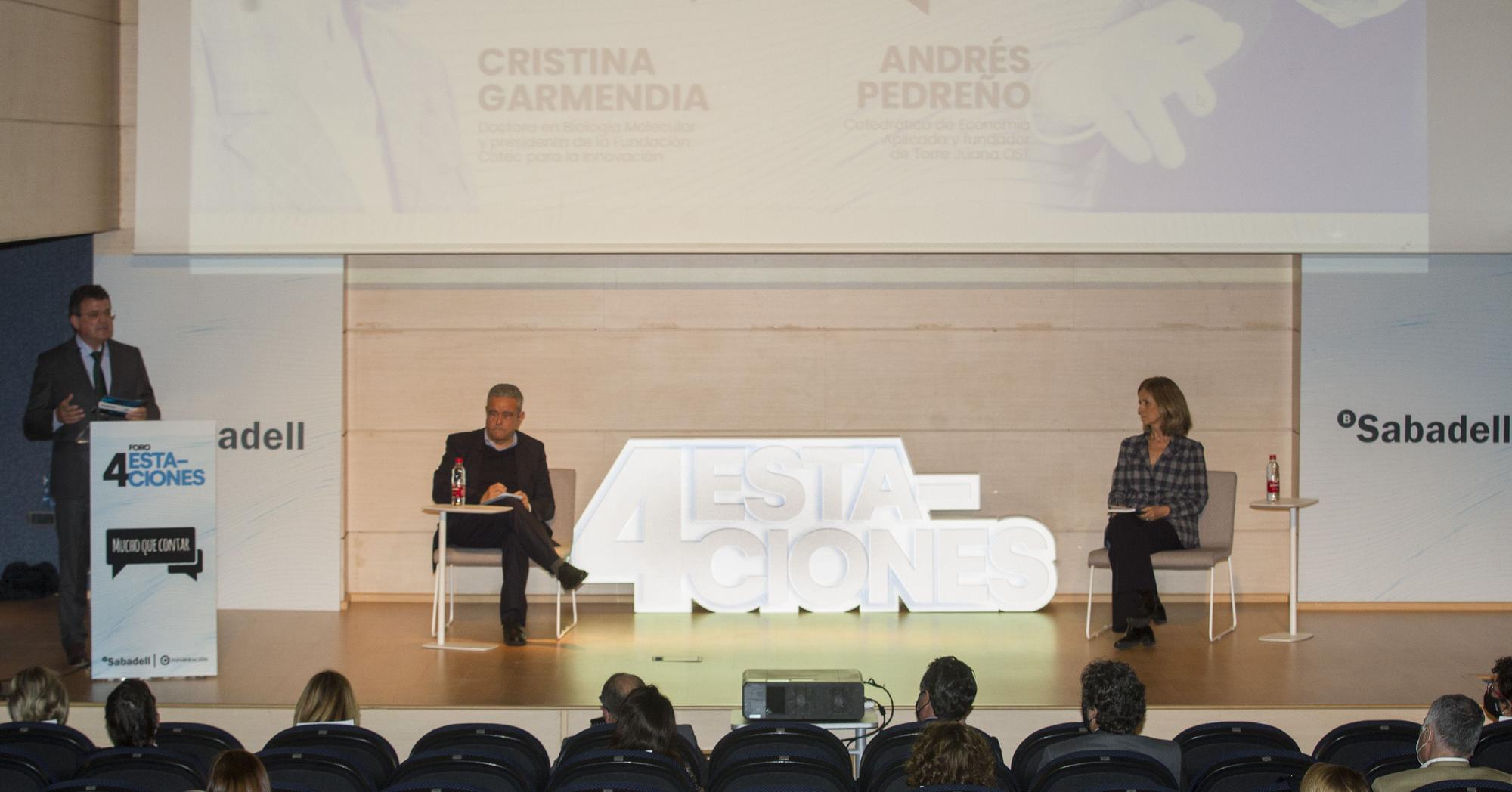 Cristina Garmendia: "Si la Agencia Europea del Medicamento decide seguir con la vacunación, sigamos sin miedo"