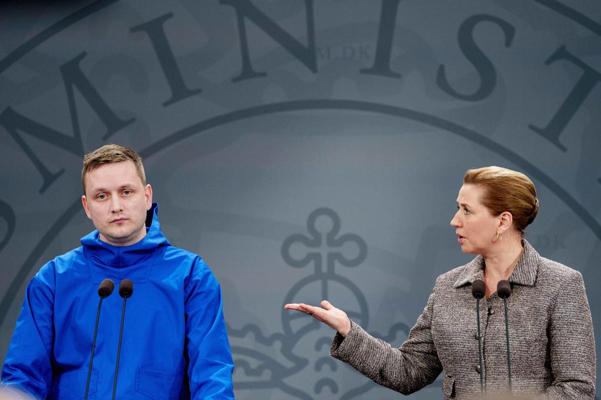 El presidente de Naalakkersuisut, Groenlandia, Jens-Frederik Nielsen y la primera ministra de Dinamarca, Mette Frederiksen, a la derecha, dan una declaración sobre la situación actual en una conferencia de prensa en el Mirror Hall en la Oficina del Primer Ministro en Copenhague, el martes, enero. 13, 2026.