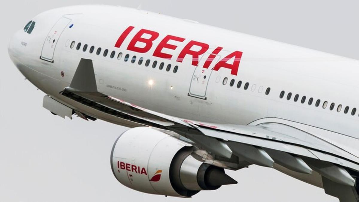 Archivo - Avión de Iberia