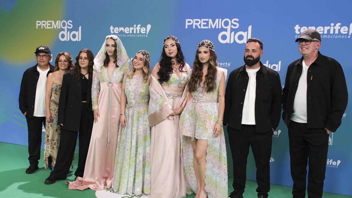 Novedades en Nueva Línea: la orquesta ya ha incorporado a dos cantantes