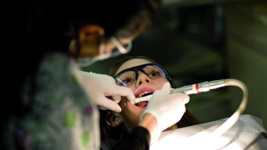 Una paciente en el dentista.