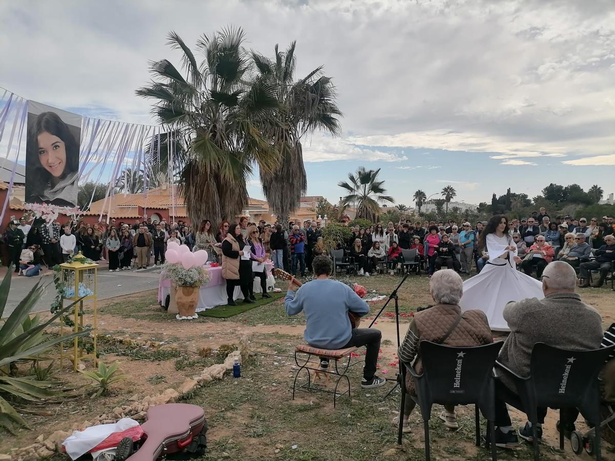 Acto en memoria de Cloe celebrado por su entorno. / Información