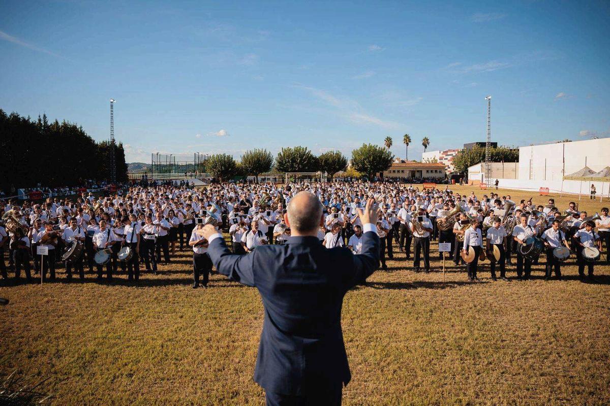 Trobades i concerts comarcals vertebren el territori valencià a través de la música.
