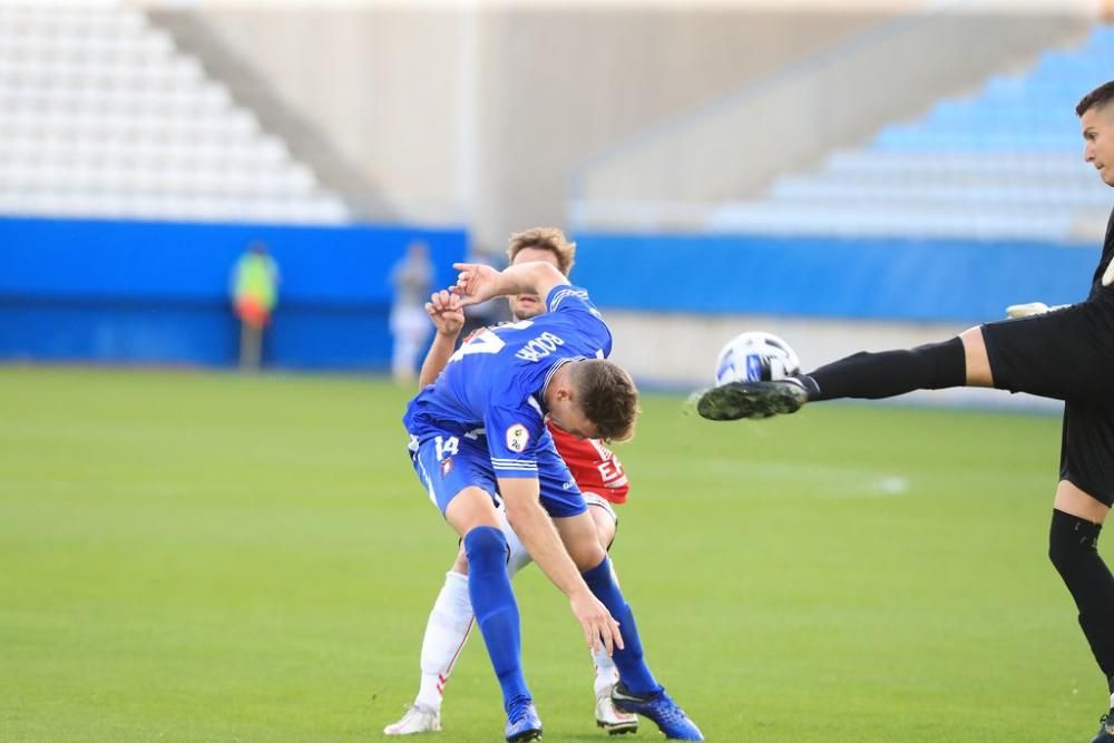 Toril sentencia al Lorca y da el primer triunfo al Real Murcia