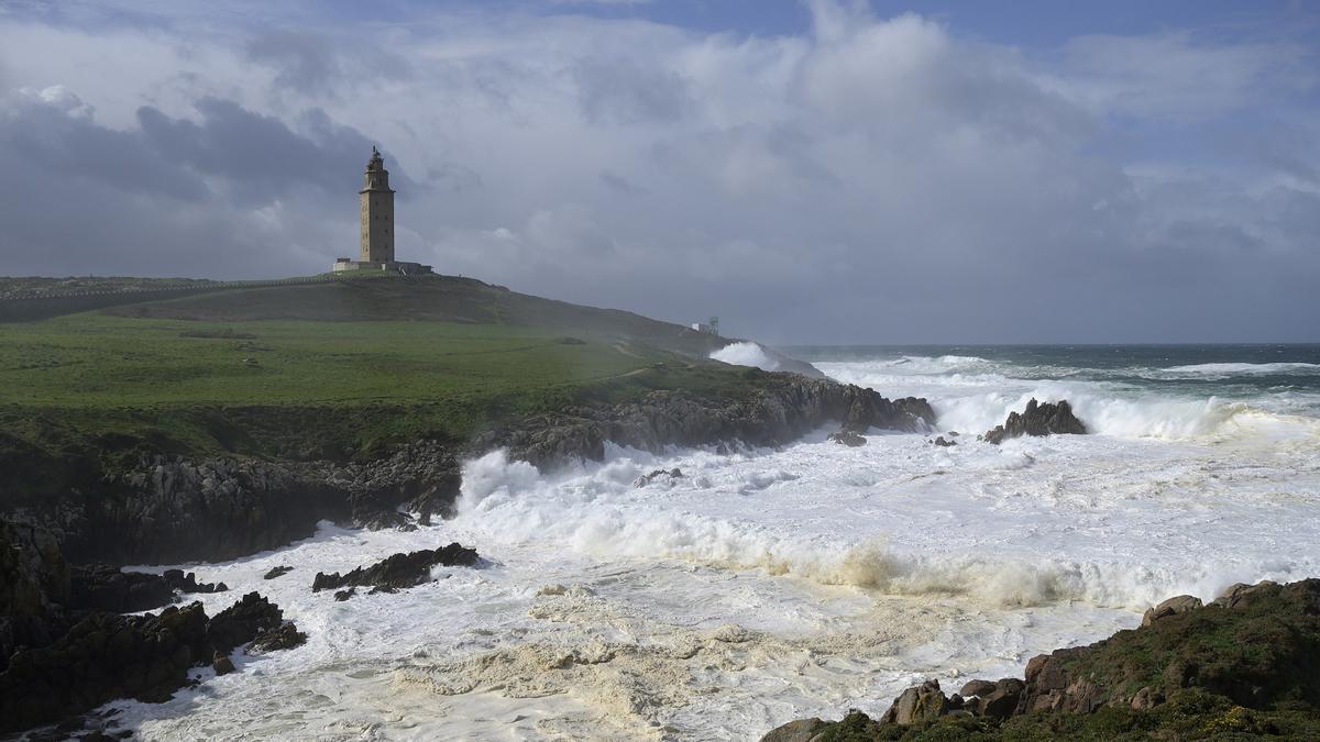 Olas durante el frente meteorológico, a 23 de febrero de 2024, en A Coruña, Galicia (España).