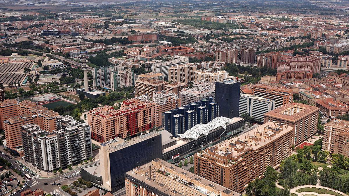 Vista aérea del barrio de la Romareda de Zaragoza y los distritos del sur de la ciudad.