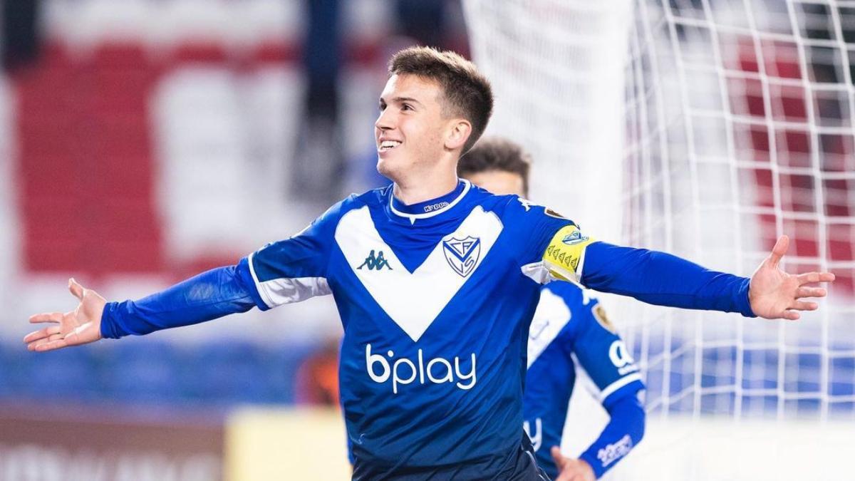 Máximo Perrone (19 anni) durante una partita con il Vélez