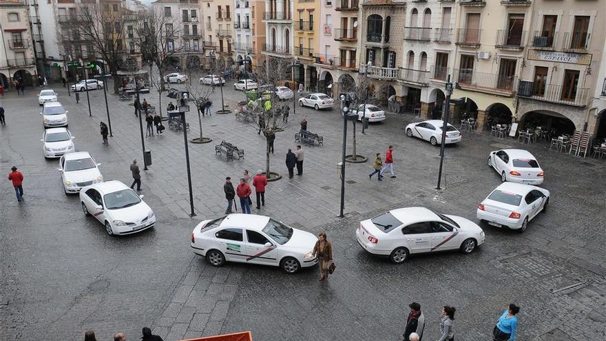 Los taxistas de Plasencia esperarán a que sus clientas hayan entrado en el portal