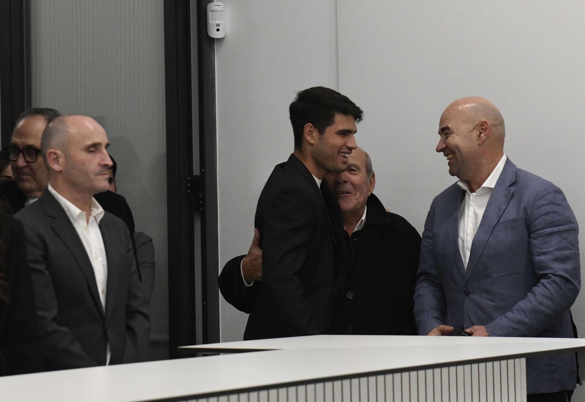 Así ha sido la inauguración de la exposición de Carlos Alcaraz en la Cárcel Vieja de Murcia