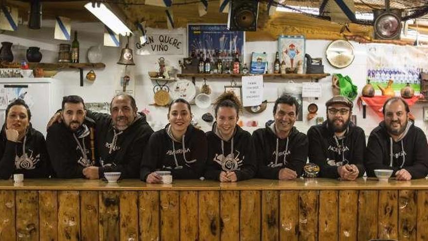 Os integrantes do grupo de música tradicional Abóbriga, na imaxe da portada de &quot;Non hai fallo&quot;.