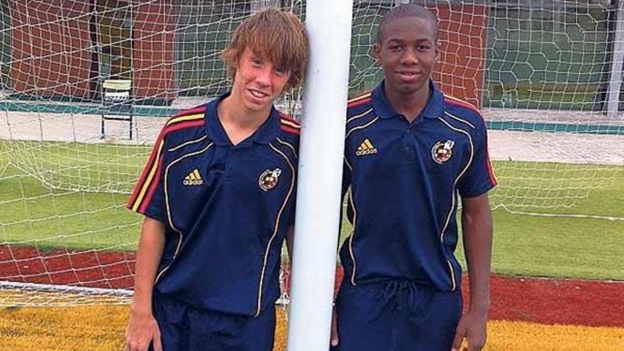 El céltico Yelko Pino, junto al barcelonista Adama Traore, en la ciudad del fútbol de Las Rozas. // RFEF