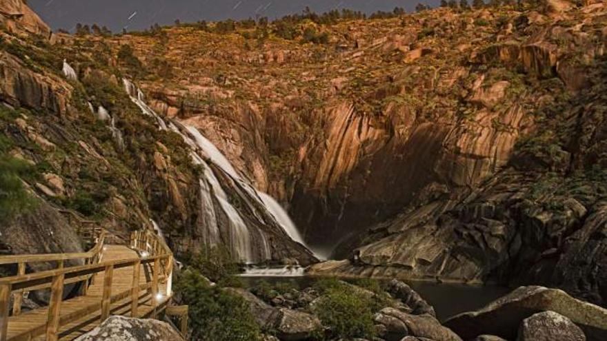 Cascada de Ézaro la noche del martes. / &#039;marcosrodriguez.eu&#039;