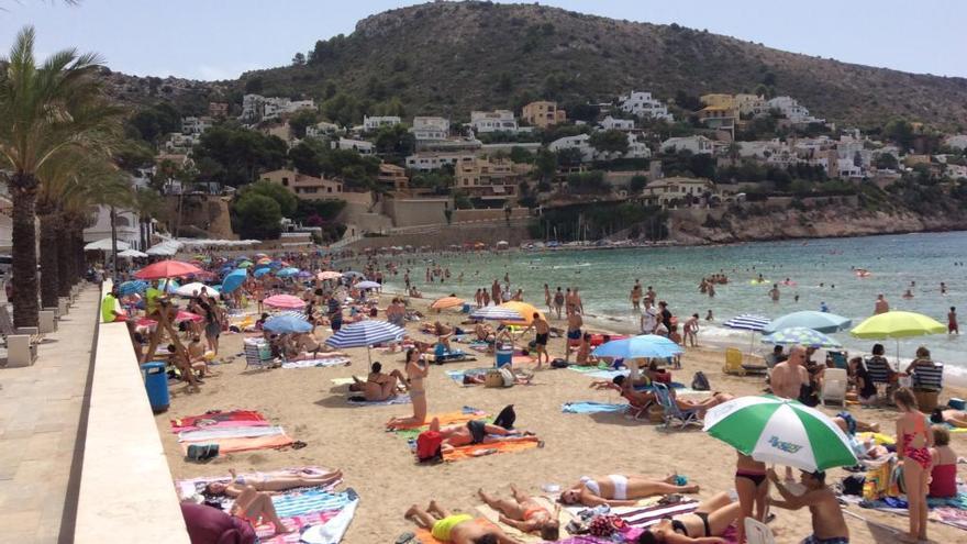 Teulada «expulsa» a las firmas pequeñas de las concesiones de playa al exigirles dos auditorías