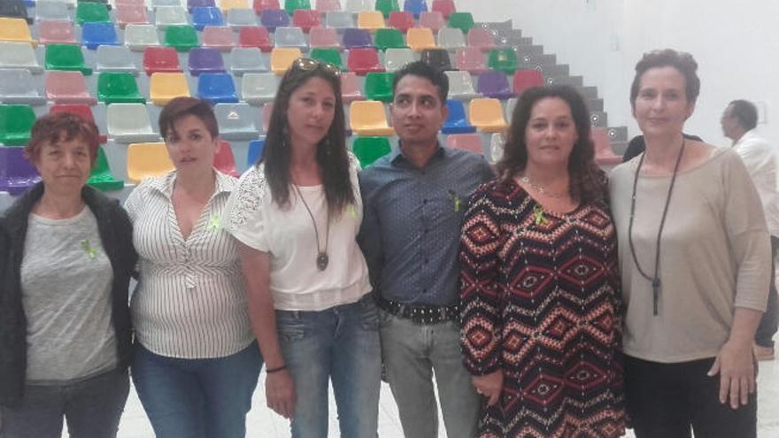 De izquierda a derecha, María Pazos, Ana Nacher, Myriam Barros, Martín Medina, Kelly Santana y Carmen Padín, ayer.