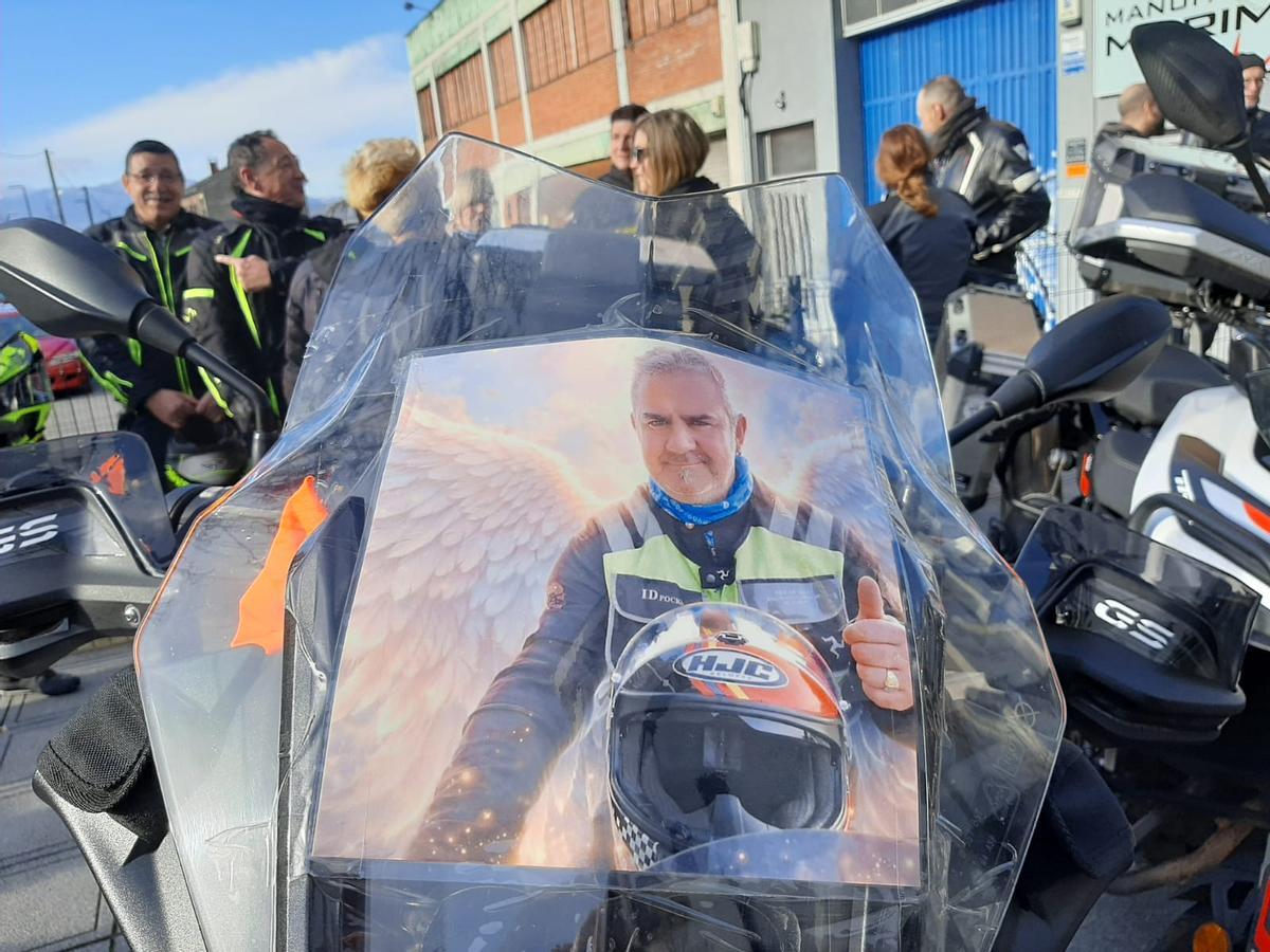 El homenaje a José Manuel Prado, "Chechu", el motero fallecido en Posada, en imágenes