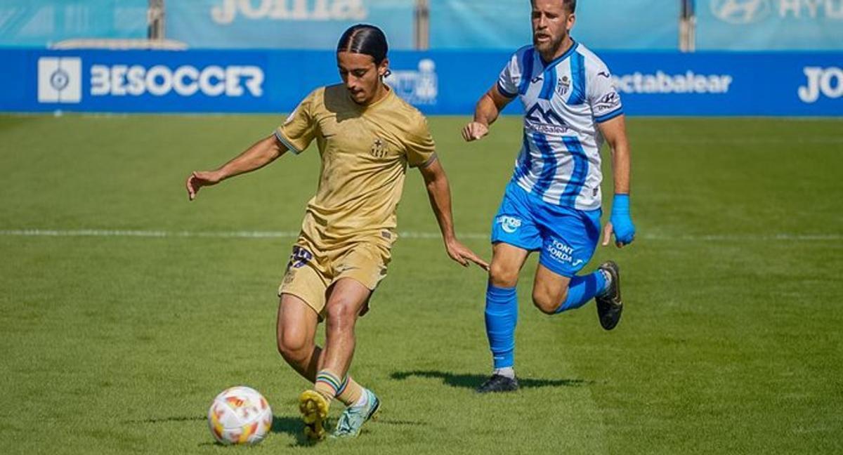 Txus Alba en una acción del encuentro ante el Atlético Baleares