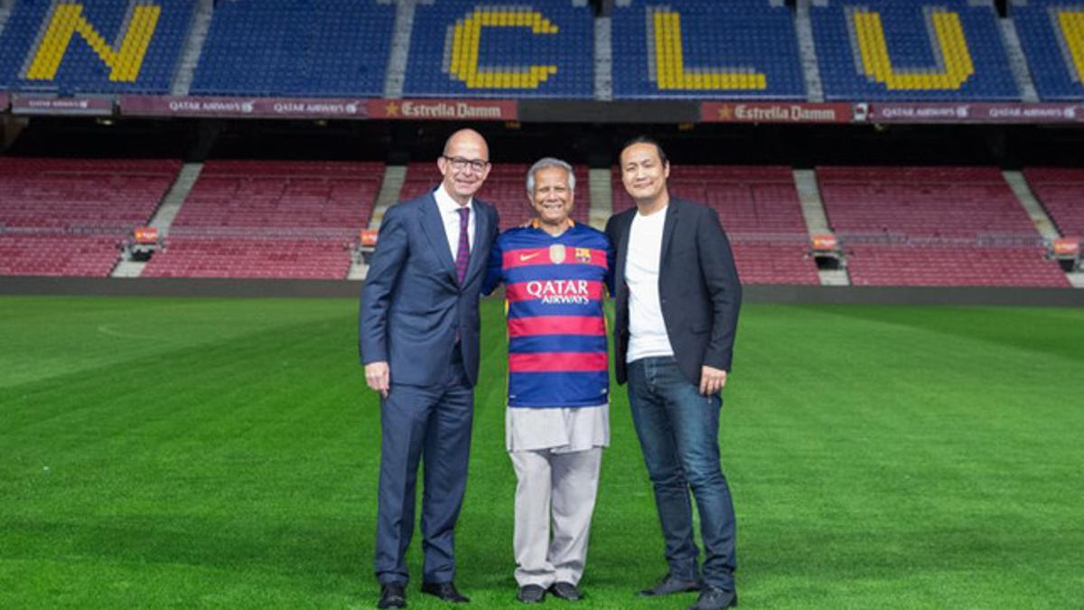 Jordi Cardoner, Muhammad Yunus y Dídac Lee, este martes en el Camp Nou