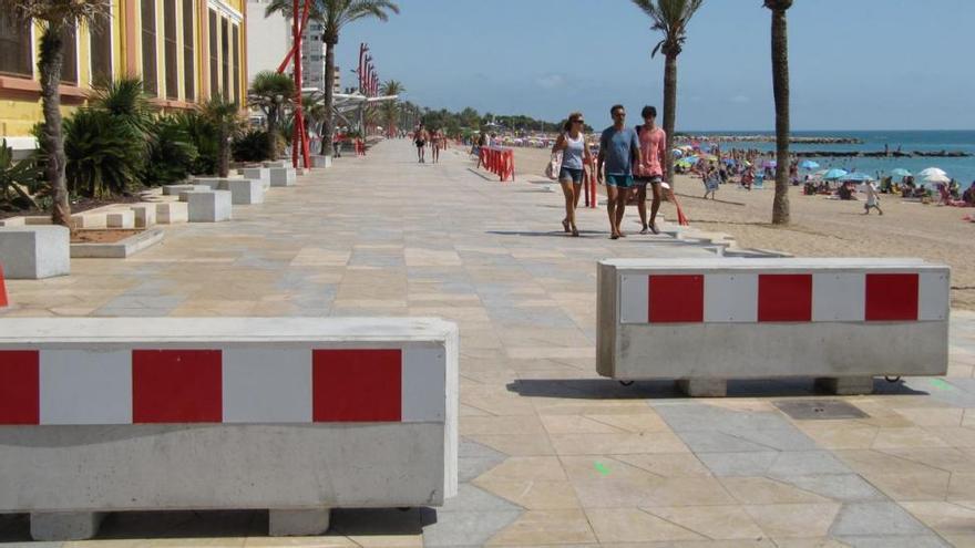 Vinaròs protege su paseo marítimo con bloques de hormigón