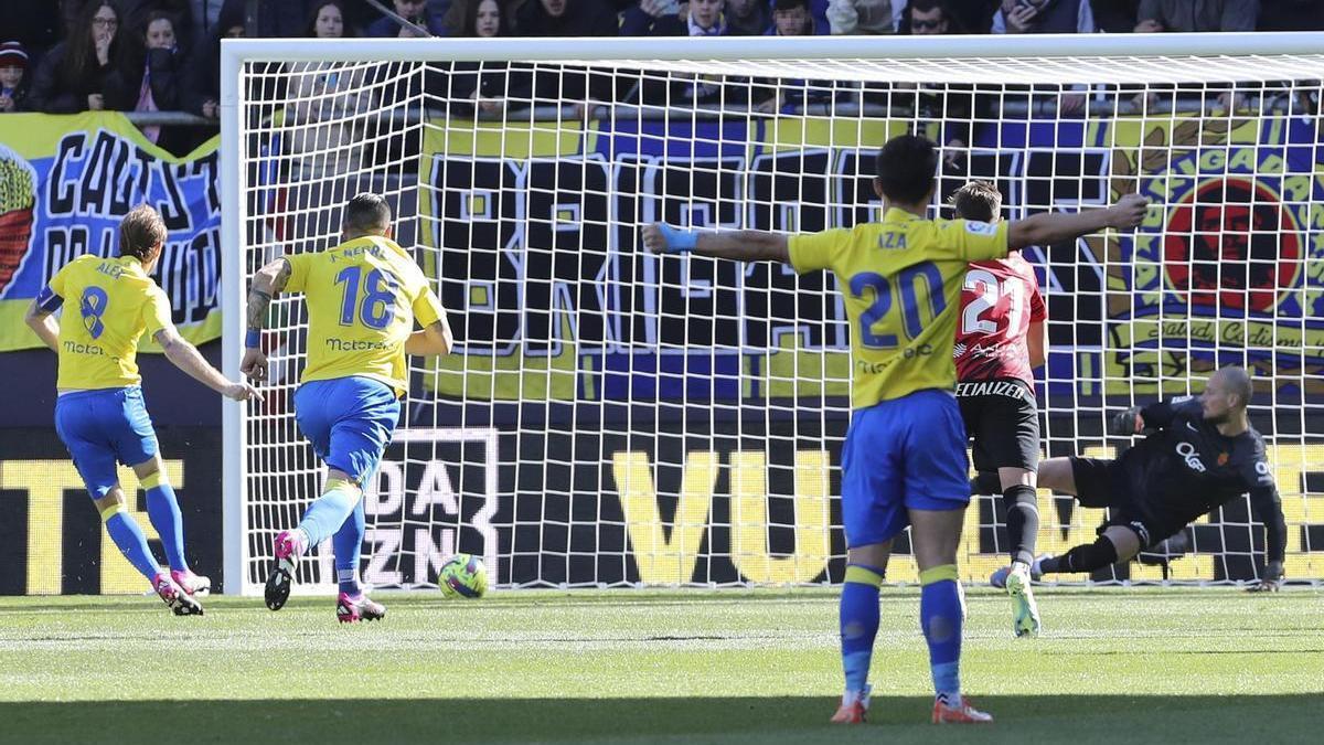 El Mallorca naufragó ante el Cádiz.