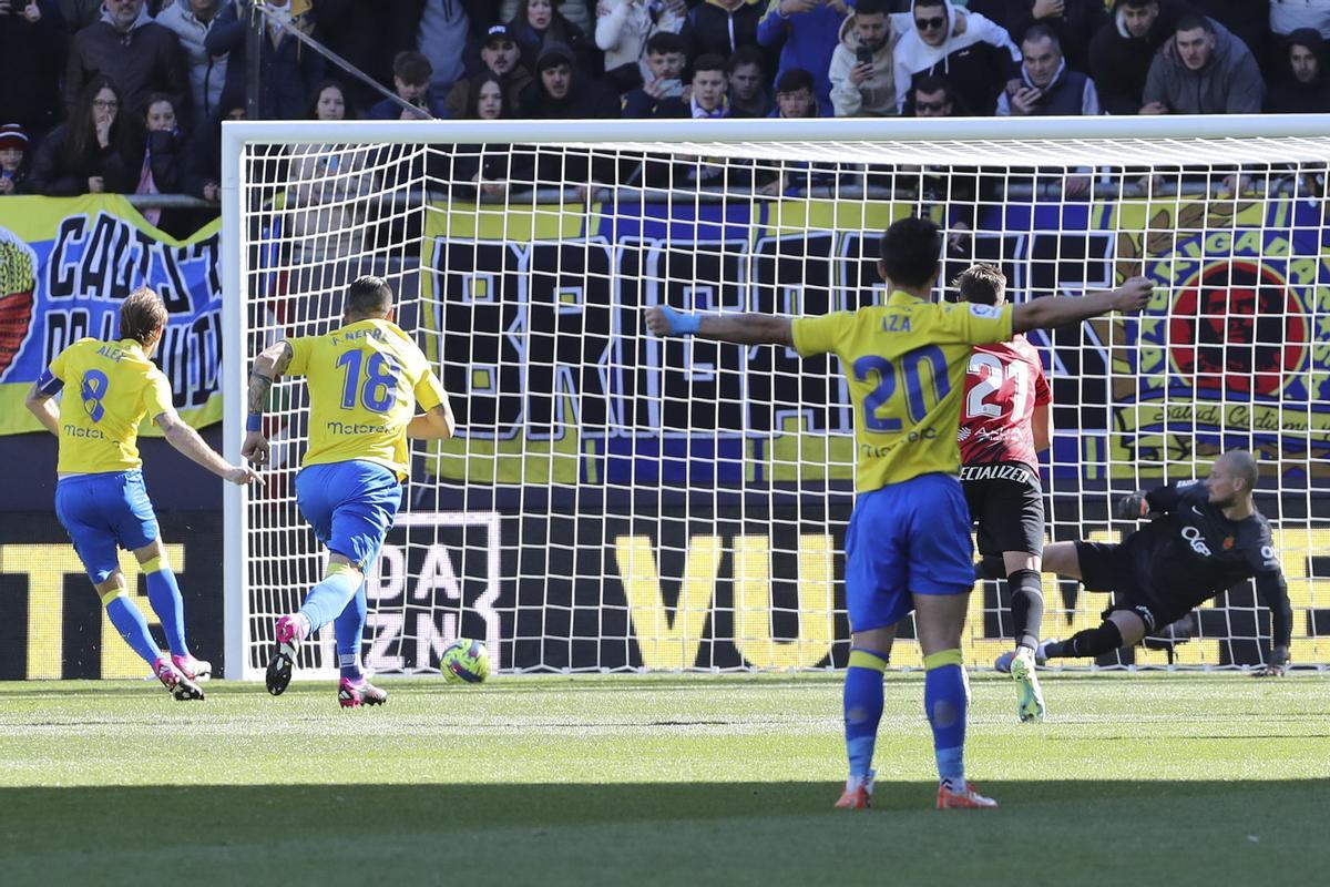 El Mallorca naufragó ante el Cádiz.