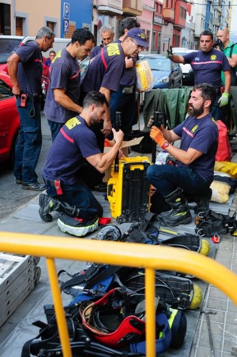 Efectivos de los Bomberos de Las Palmas de Gran ...