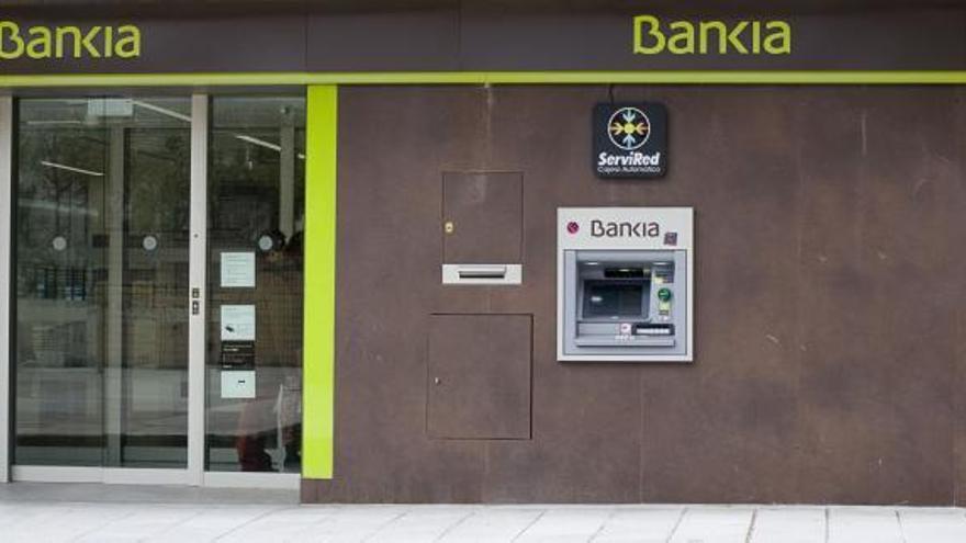 Credit Suisse y Fitch instan a la banca española a racionalizar sus recursos