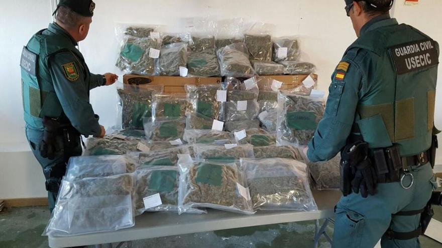 Sorprenden en Ondara a un conductor que llevaba 26 kilos de marihuana en el coche