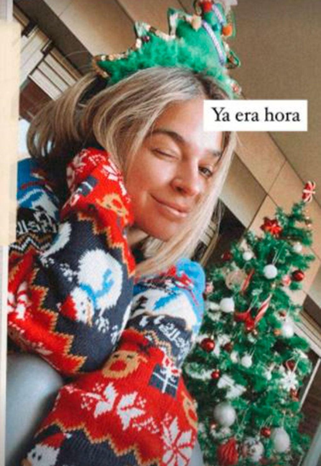 Laura Escanes con jersey navideño de Primark