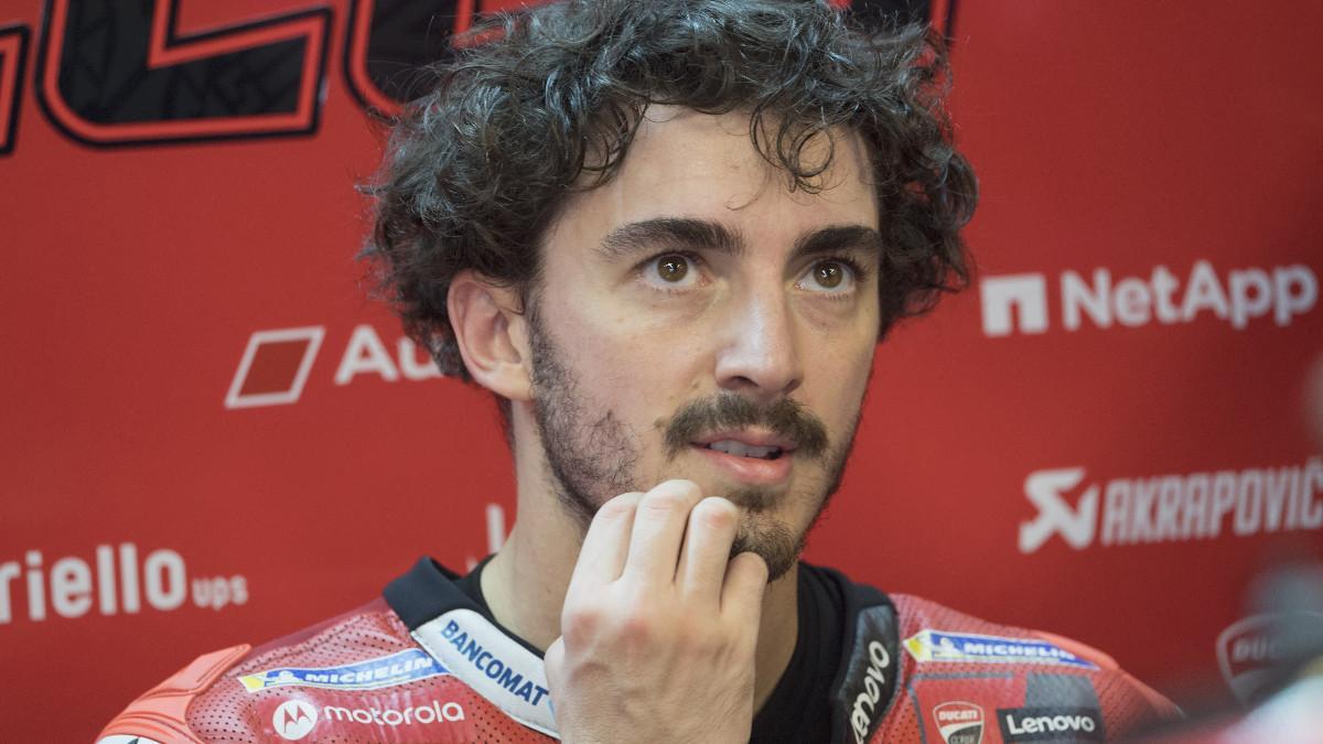 Pecco Bagnaia, en su box durante los entrenamientos