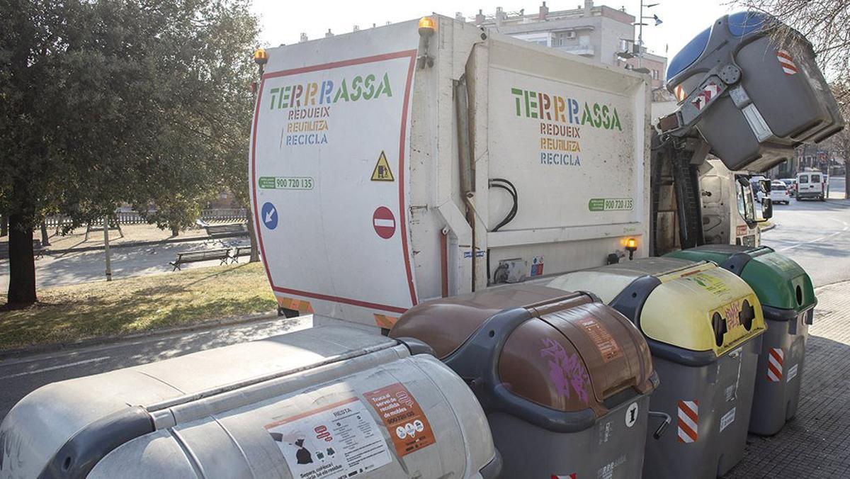 Mor un empleat del servei de recollida d’escombraries de Terrassa Mor un empleat del servei de recollida d’escombraries de Terrassa