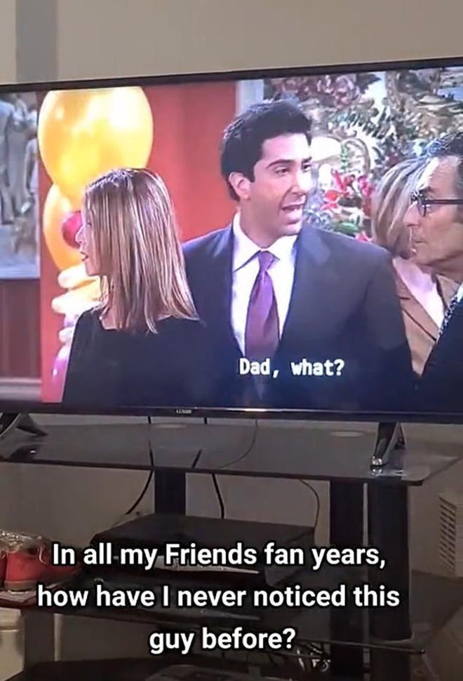 Escena de Friends con extra en lugar de actor