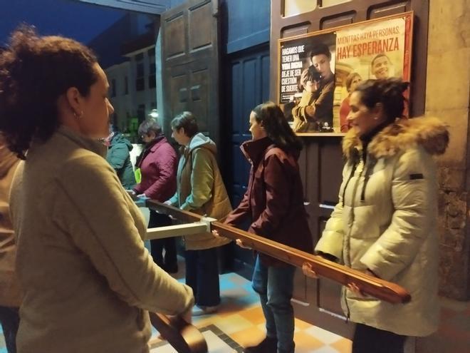 El ensayo del paso con la marcha "La esperanza de María" en Grado, en imágenes