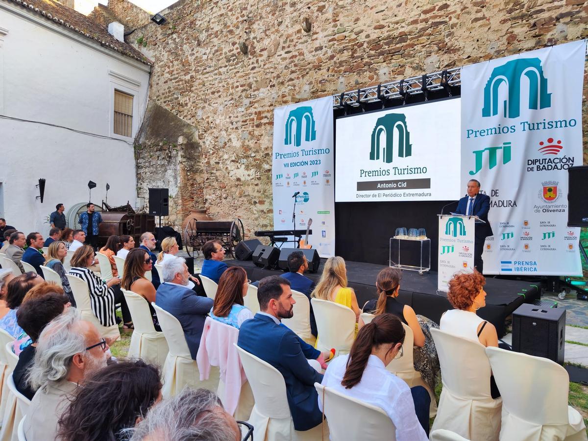 El director de El Periódico Extremadura, Antonio Cid de Rivera, durante el acto de los premios