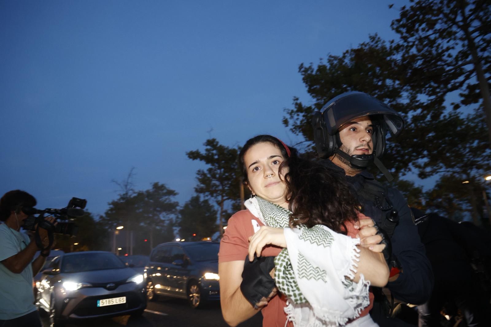 El Roig Arena se blinda para el partido entre el Valencia Basket y el Hapoel Tel Aviv
