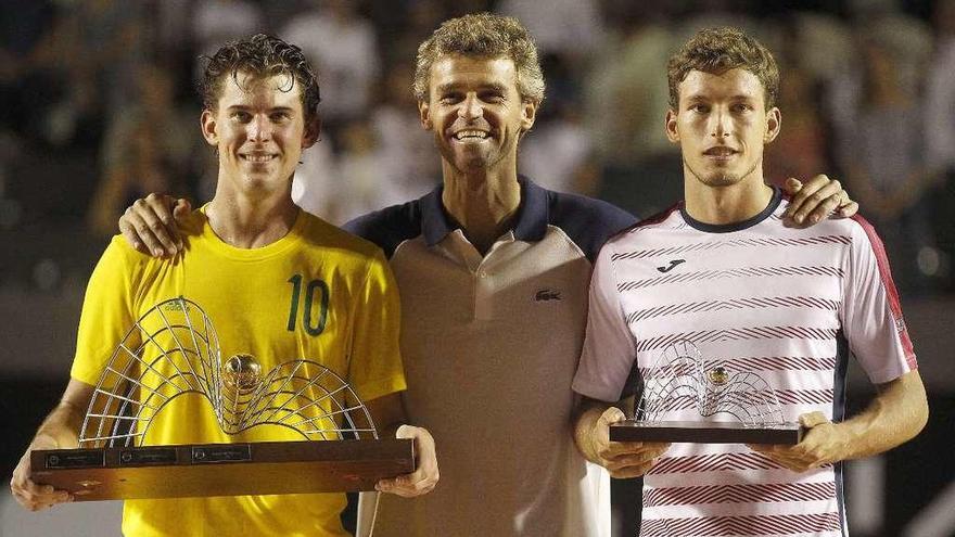 Carreño, a la derecha, con Dominic Thiem y el extenista brasileño Gustavo Kuerten.