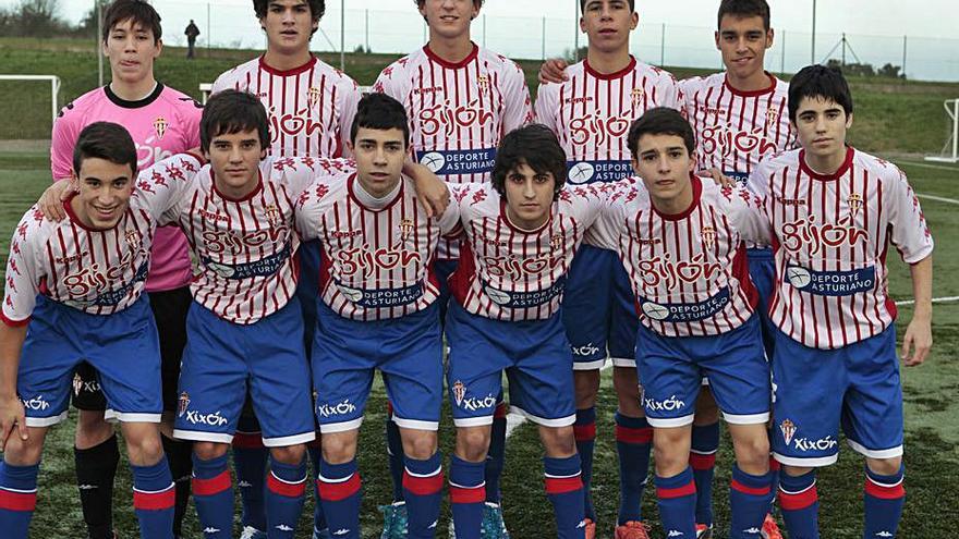 Por la izquierda, de pie, Nahuel, Jaime, Álex Prendes, Christian Rivera y Pablo Fernández. Agachados, por izquierda, Ricky, Manu, David, Javi, Martín y Cris Montes. | Marcos León