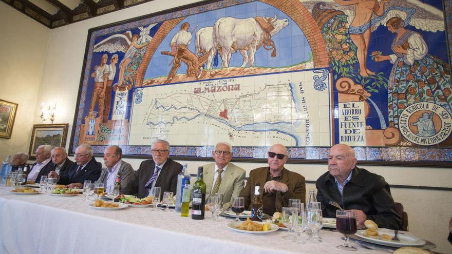 CaixAlmassora rinde un especial homenaje a sus socios más antiguos