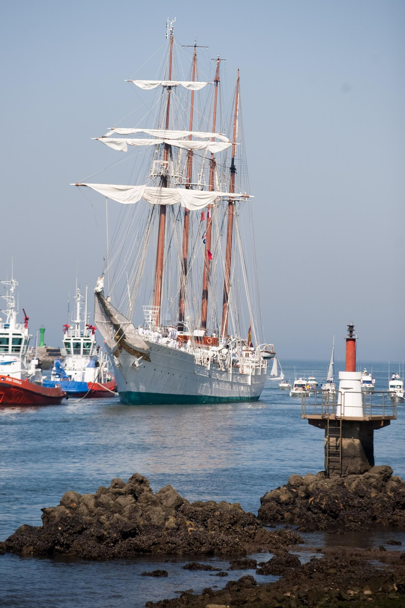 En imágenes: Así fue la última visita del Juan Sebastián Elcano a Asturias, en 2013 y a Avilés