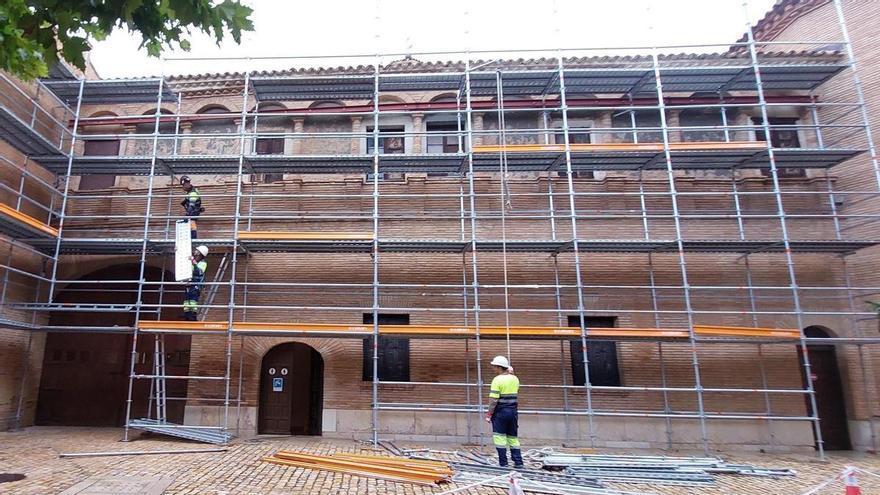 El palacio abacial con 456 años de historia y que acabará siendo un espacio cultural comienza su reforma