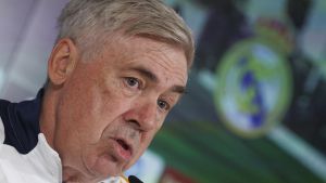 Ancelotti: “Es difícil aguantar todo lo que ha pasado a Vinícius”